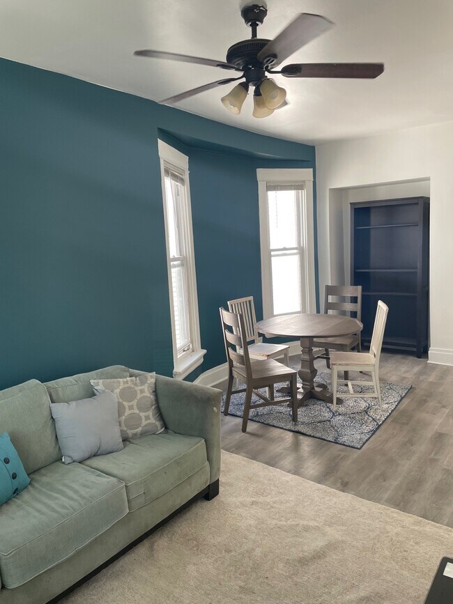 Foto del edificio - 3517 W Dickens Ave