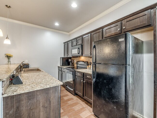 Foto del edificio - Charming 2-Bedroom Townhouse: Comfort and ...