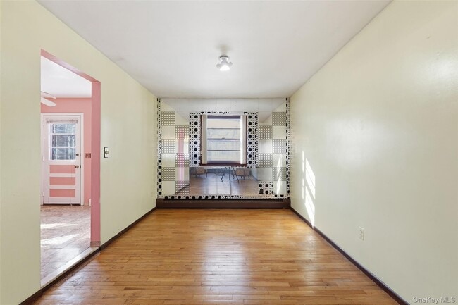 Building Photo - 563 Union Rd