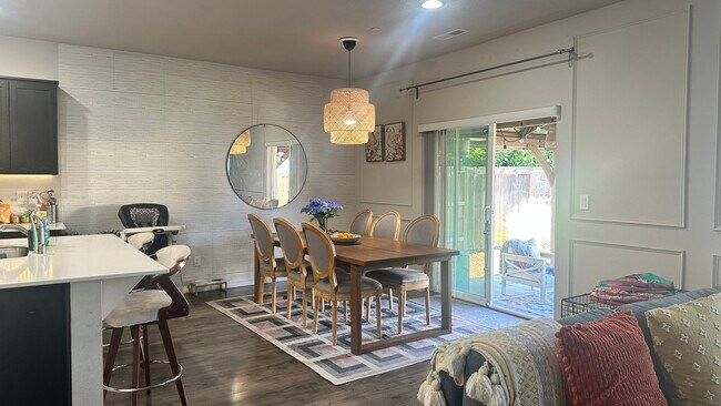 Foto del edificio - Spacious & Modern 4-Bed, 2.5-Bath Home in Camas