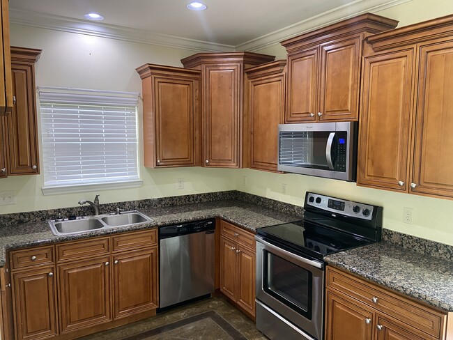 Building Photo - 40306 Skylar Ln