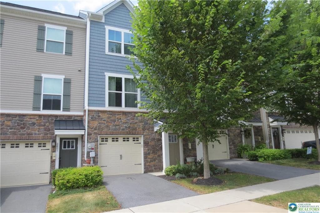 Foto principal - 2407 Cook Dr