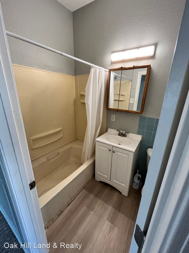Building Photo - 4 br, 1 bath House - 1447 Vandenberg Circle