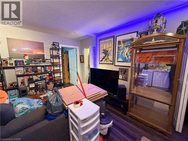 Photo du bâtiment - 318 Dolph St S