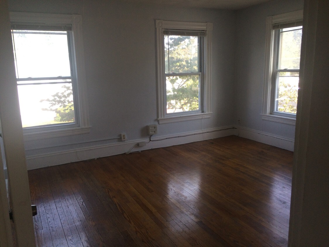 54 Manchester St, Nashua, NH 03064 Apartments in Nashua, NH