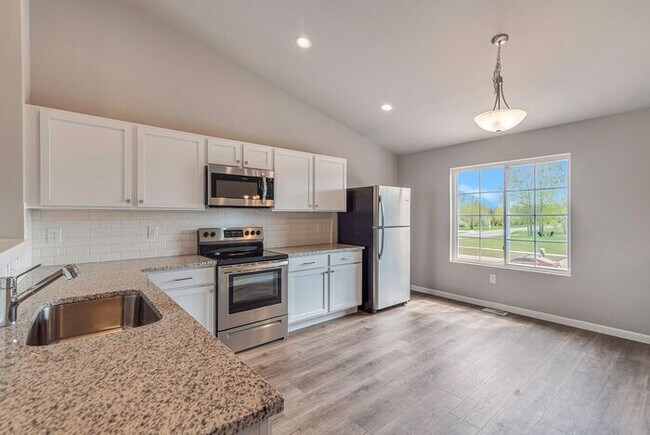 Building Photo - 3049 Trafalgar Dr