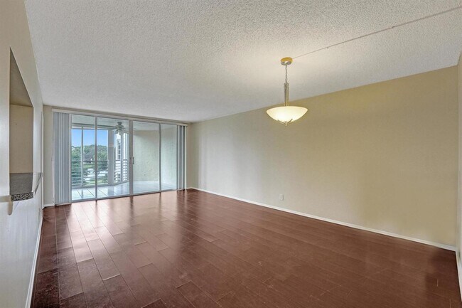 Building Photo - 9531 Seagrape Dr