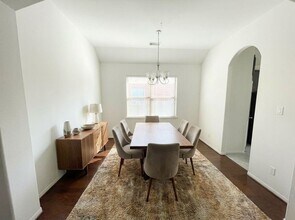 Building Photo - 129 Autumn Forest Ln