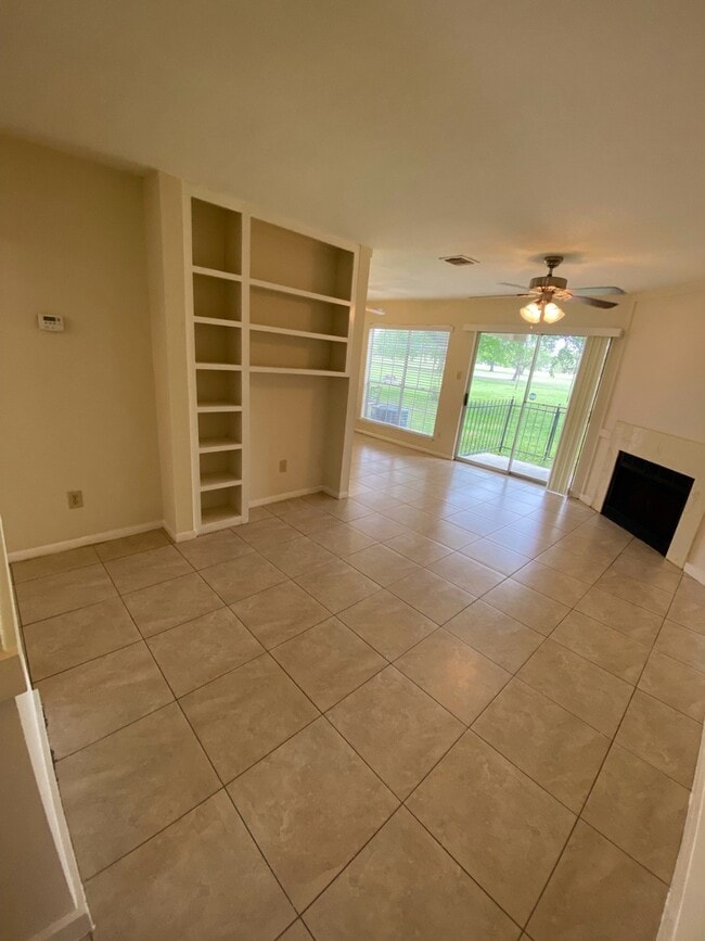 Building Photo - 6666 Harbor Town Dr