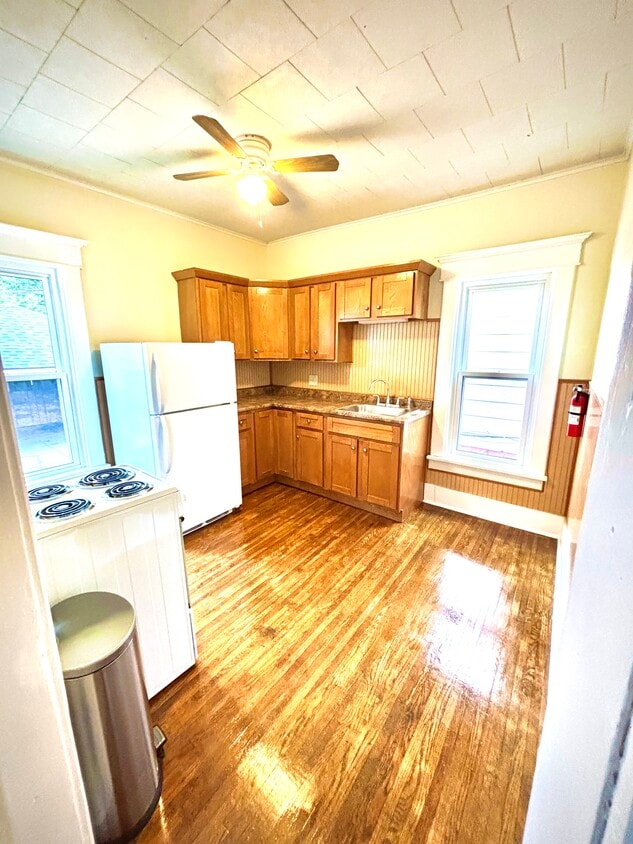 Kitchen - 220 Stevenson St