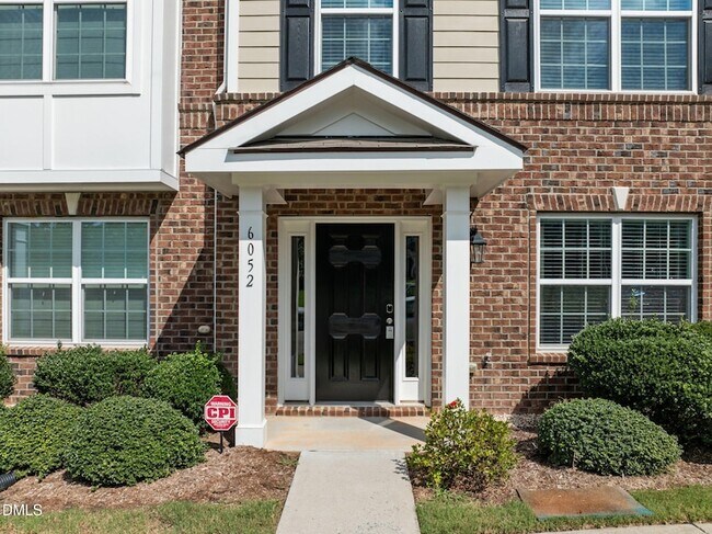 Building Photo - 6052 Kentworth Dr