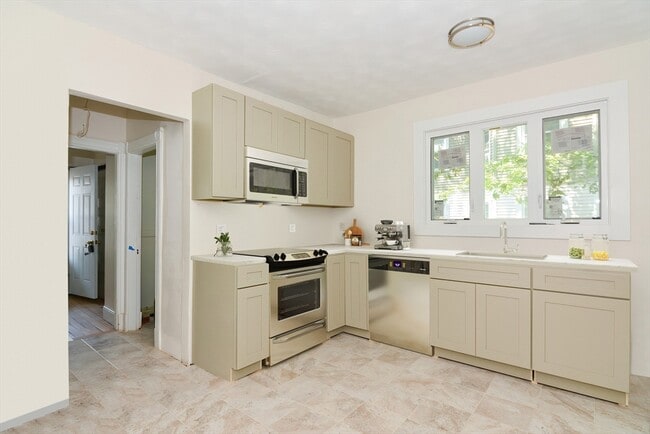 Foto del edificio - 208 Westford Ave