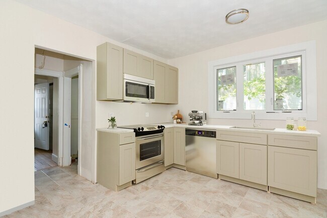 Building Photo - 208 Westford Ave