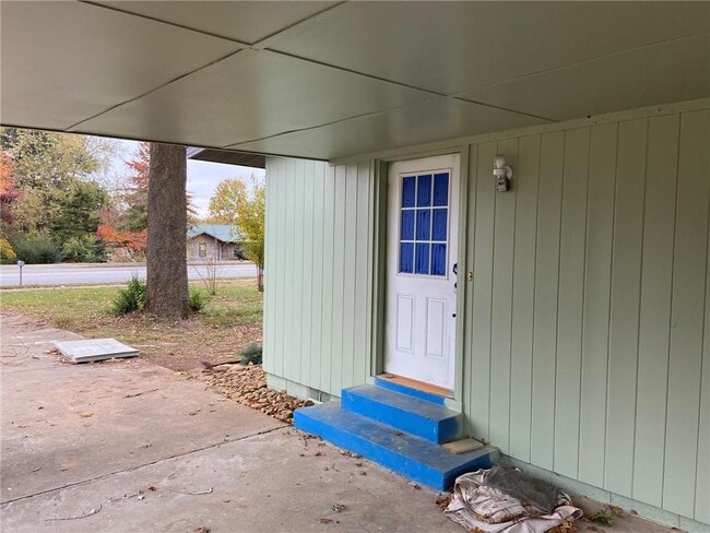 Building Photo - 3070 W Mt Comfort Rd