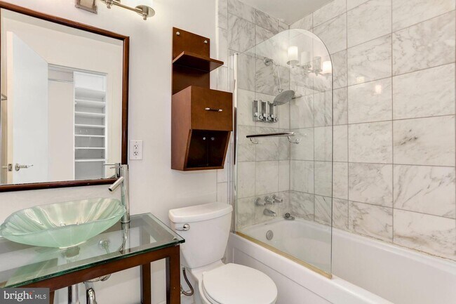 Foto del edificio - 1011 Arlington Blvd