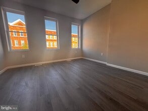 Building Photo - 827 Harlem Ave