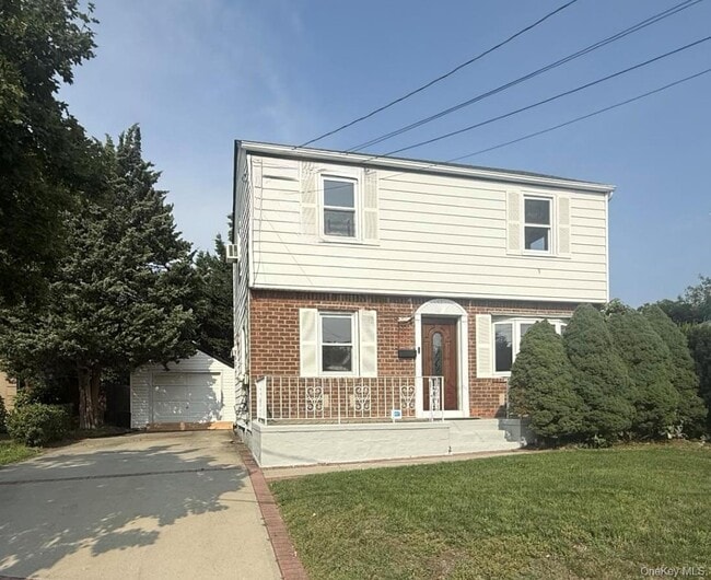 Building Photo - 410 Herricks Rd