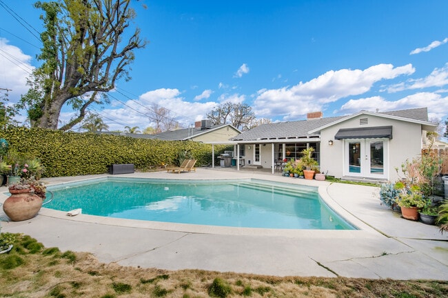 Back yard Pool - 6029 Greenbush Ave