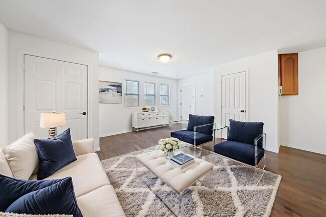 Foto del edificio - 357 S Greenwich St