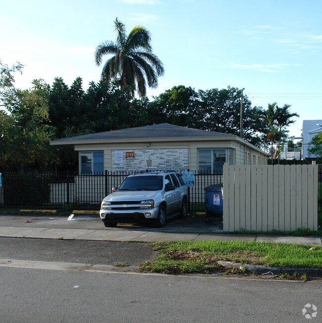 Building Photo - 1080 NE 80th St