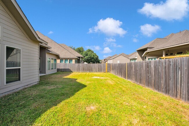 Foto del edificio - 8823 Haystack Rd