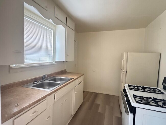 Building Photo - 1016 Wilmoore Dr SE