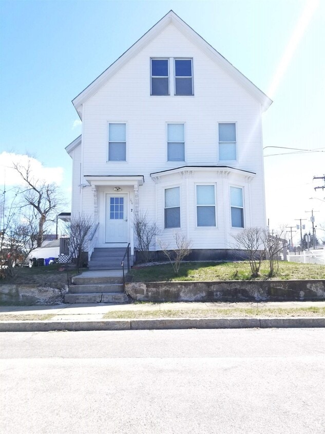 Primary Photo - 792 Grove St