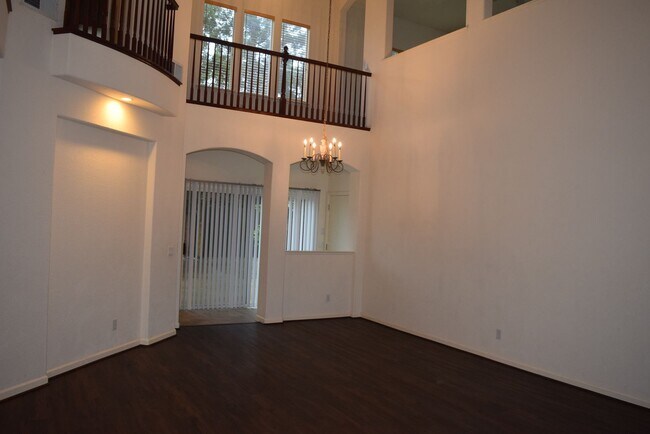 Building Photo - 34 Penelope Ct