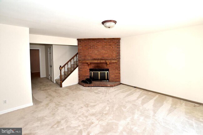 Building Photo - 6098 Crown Royal Cir