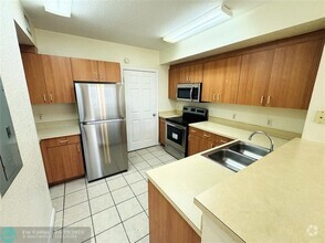 Building Photo - 705 Belmont Ln