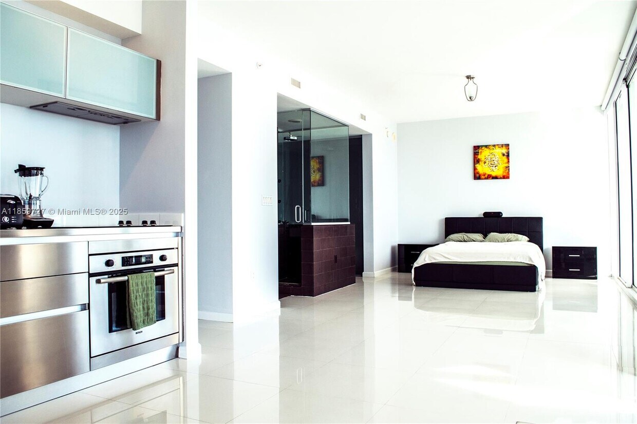Foto principal - 1040 Biscayne Blvd
