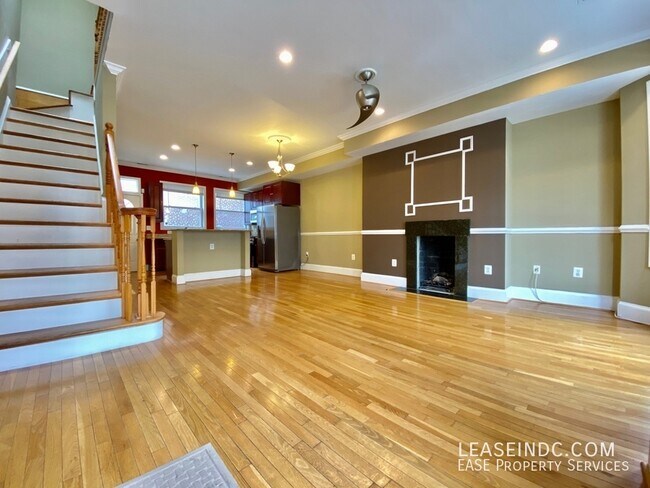 Foto del edificio - 446 Lamont St NW