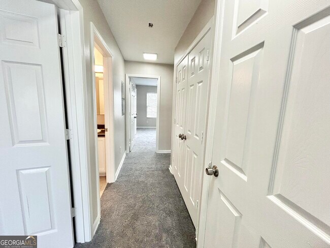 Foto del edificio - 729 Wheel House Ln