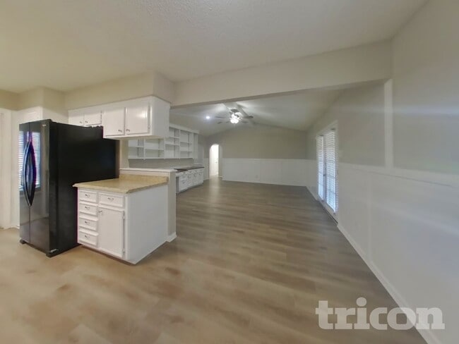 Building Photo - 902 La Nell Drive Deer Park TX