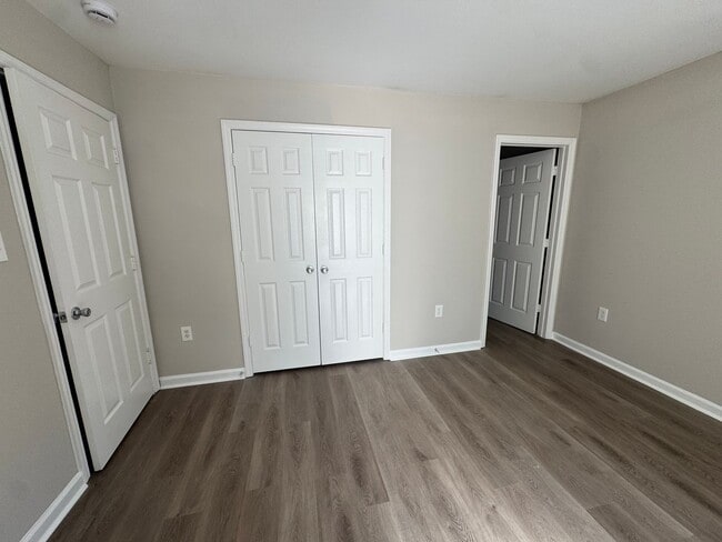 Building Photo - Wonderful open floor plan. New carpet.