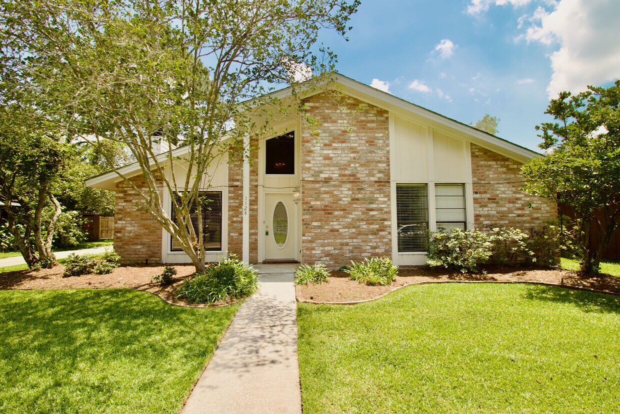 Newly Painted Home in a Quiet Neighborhood - Newly Painted Home in a Quiet Neighborhood