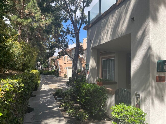 Building Photo - 2 Bedroom 2 Bath, Upper Unit Condo in the ...