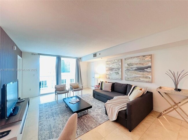 Foto del edificio - 1200 Brickell Bay Dr