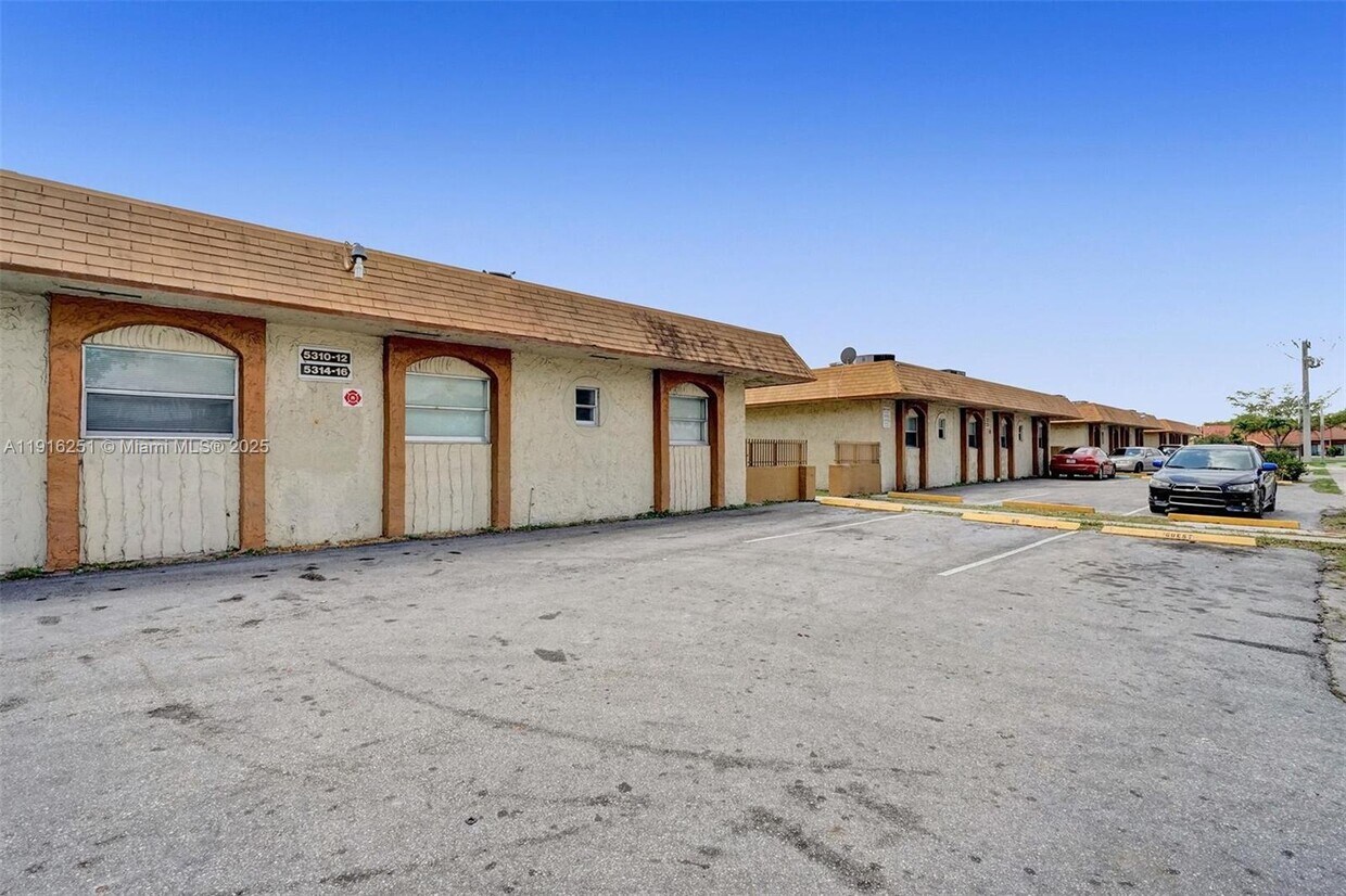 Foto principal - 5316 NW 24th Ct