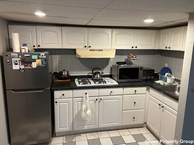 Building Photo - 621 E 5th St