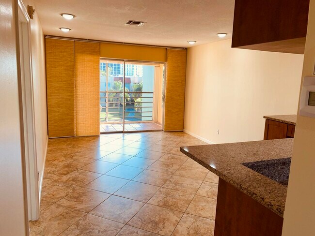 Building Photo - 1638 Embassy Dr