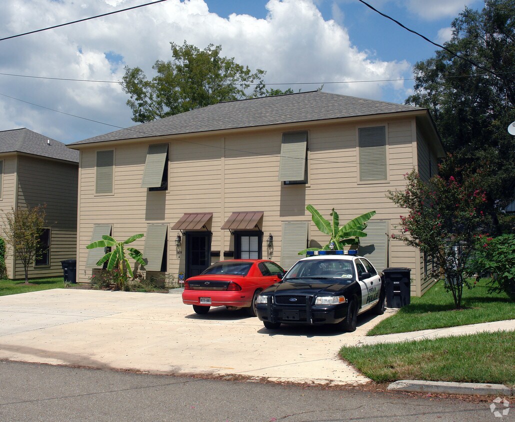 Building Photo - 801-811 Mayflower St
