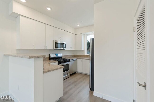 Foto del edificio - 3 br, 2.5 bath Townhome - 14228 Delano St ...