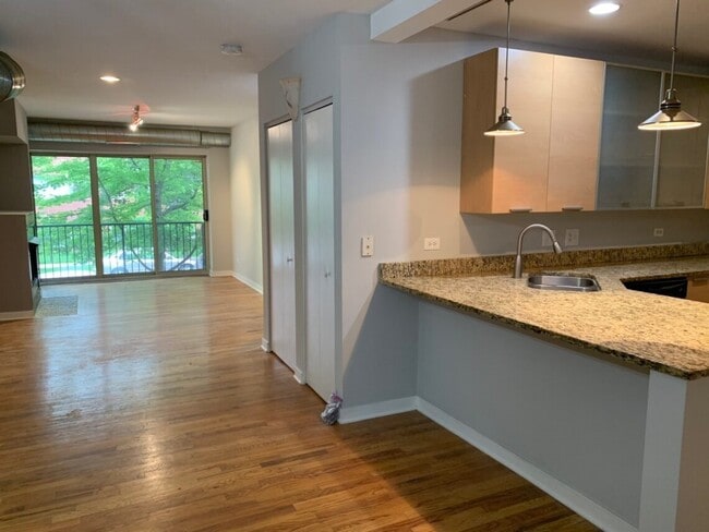 Foto del edificio - 7508 N Damen Ave