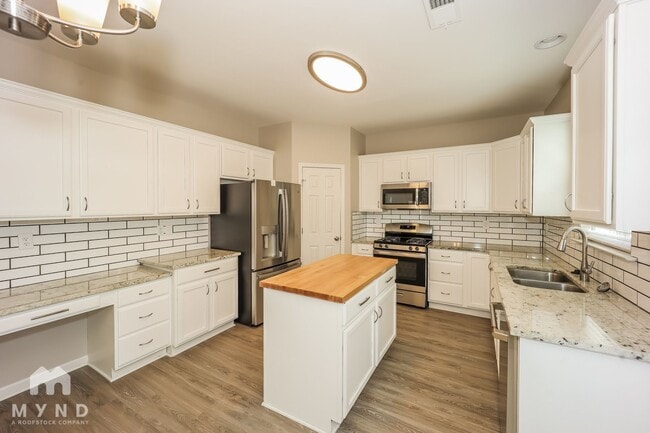 Building Photo - 545 Bigelow Ct