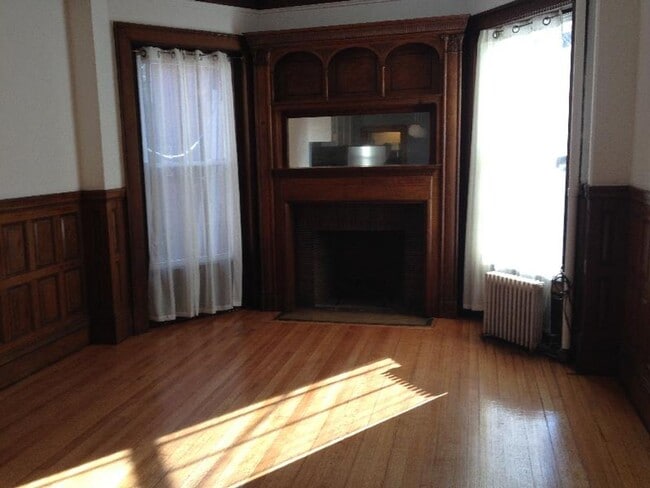 Building Photo - 849 Beacon St