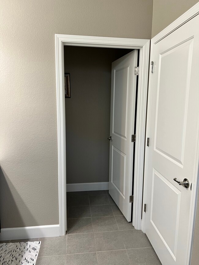 Building Photo - 9879 Ash Meadow Dr