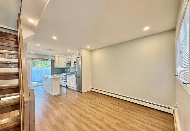 Building Photo - 90 Hickory Ave