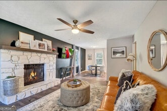 Building Photo - 160 Booth Rd SW