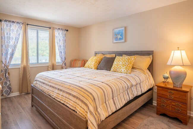 Foto del edificio - FURNISHED OFF-SEASON MONTHLY RENTAL
